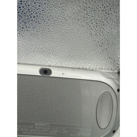 Sliver ps vita 1000 OLED w/charger RARE - Picture 9 of 10